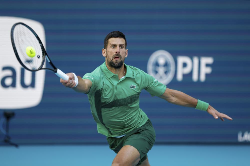 广东男篮主场负于山西，失误频繁，磨合不足，首战失利，需加强调整。